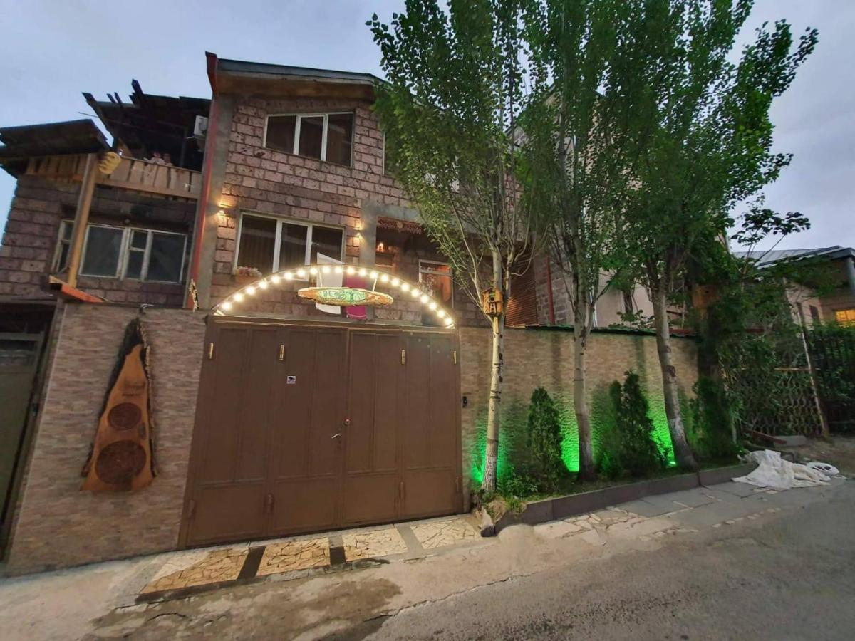 Old Center 耶烈万 外观 照片